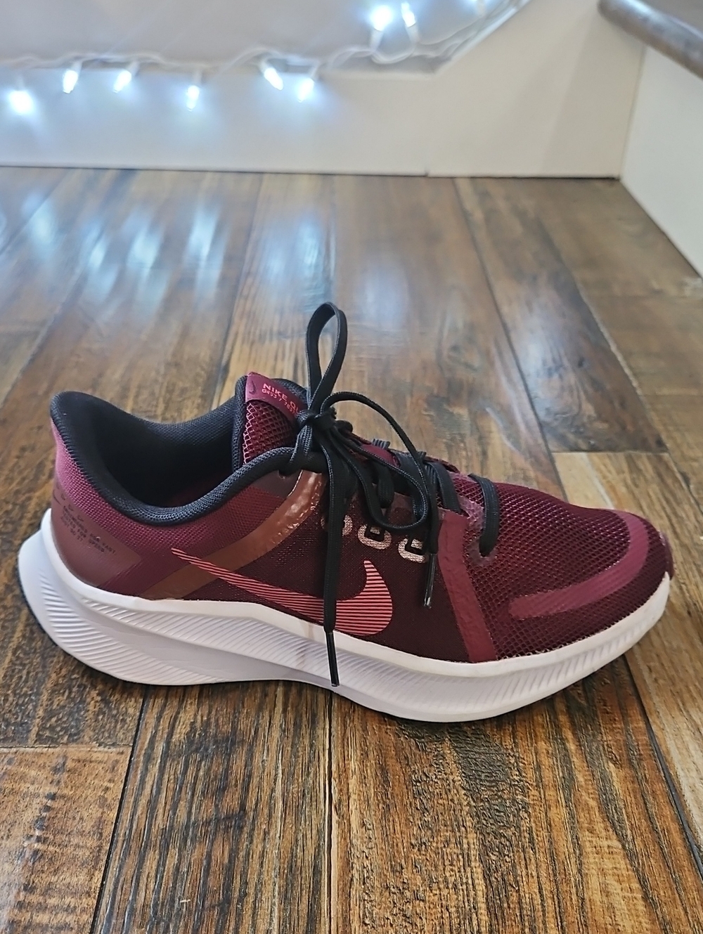 Nike Quest Women's Burgundy Mesh Lightweight Fast Running Shoe Athletic Sneaker